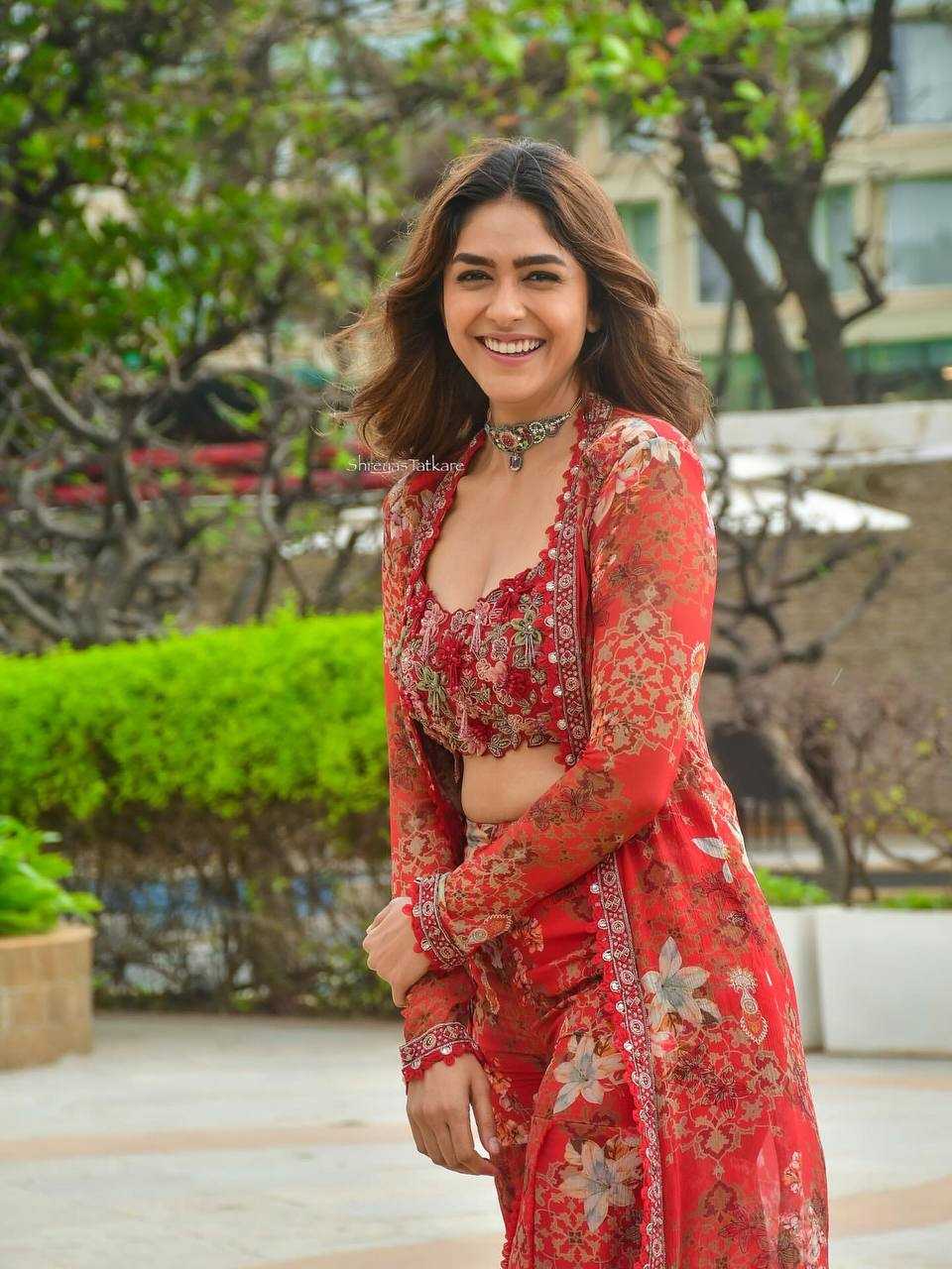 Ksa Georgette RIN189 1198 Suits & Dresses Bollywood Collections Wholesale Georgette Suit Wedding Suits MRUNAL THAKUR Manufacturer