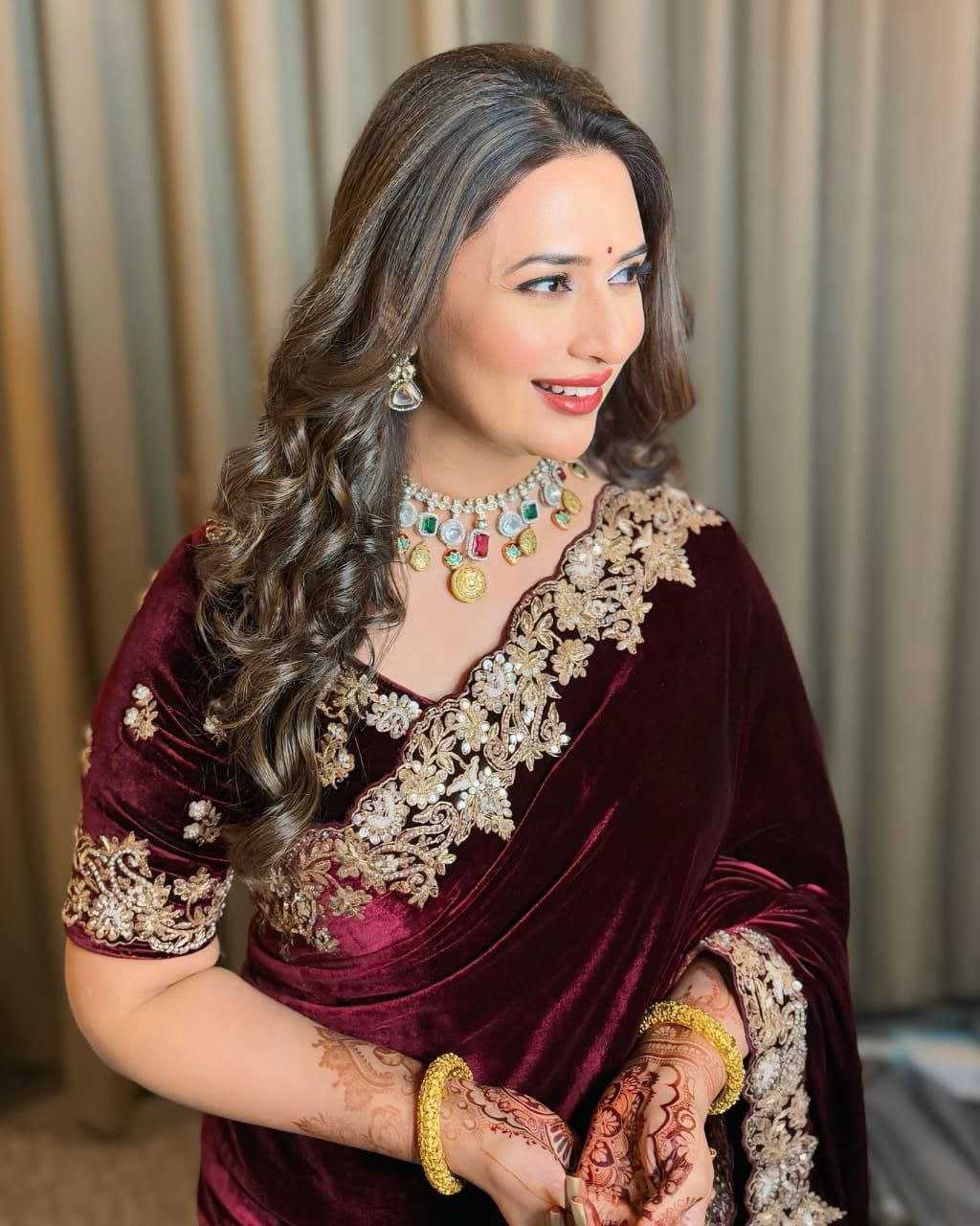 ksa Velvet KESH588 GAURI Sarees Bollywood Collections Wholesale Designer Sarees Party Wear Sarees Velvet Sarees Manufacturer